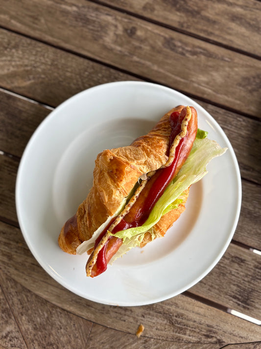 ソーセージサンドとオニオンスープ